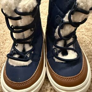 Toddler Old Navy Faux-Leather Lace-Up Sherpa-Lined Duck Boots Size 6